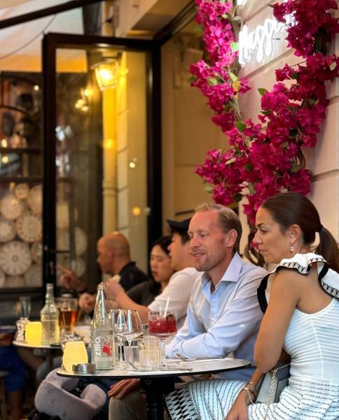 Restaurant avec extérieur à Nice : Déjeuner en extérieur à proximité des plage de la promenade des Anglais et de de la Coulée verte